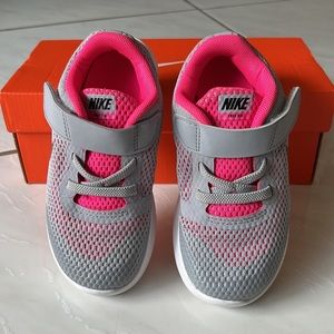 Nike Free Rn Size10c WolfGrey/metalicSilver/pink